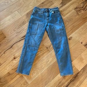 american eagle mom jean. size: US 4.